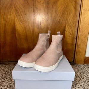 NWOT Dolce Vita Girls Sunney Pink High Top Sneaker w/ Zipper Girls’ size 4